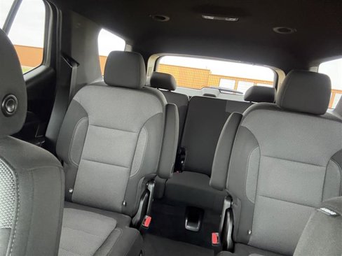 Used 2022 Chevrolet Traverse LT image 25