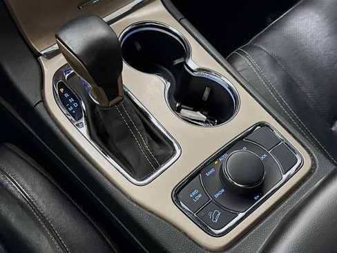 Used 2017 Jeep Grand Cherokee Limited w/ Luxury Group II image 17