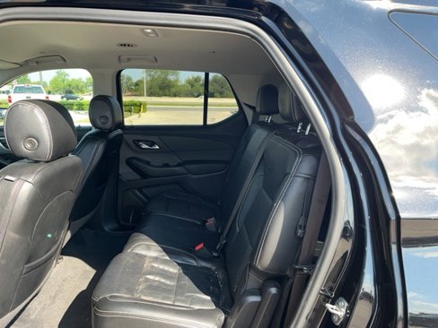 Used 2021 Chevrolet Traverse LS image 10
