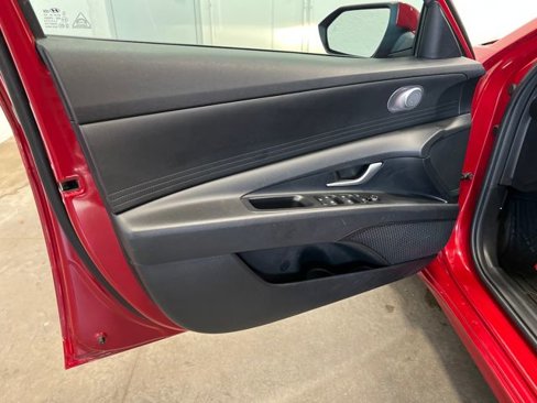 Used 2022 Hyundai Elantra SE image 10