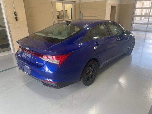 Used 2023 Hyundai Elantra Blue image 7