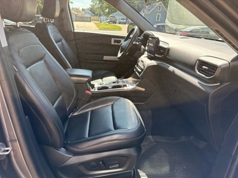 Used 2022 Ford Explorer XLT w/ Equipment Group 202A image 28