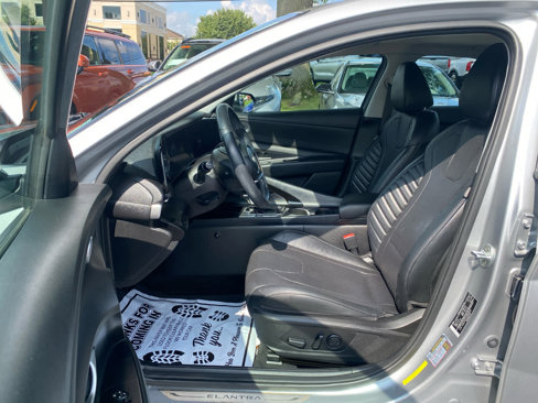 Certified 2023 Hyundai Elantra Limited w/ Preferred Accessory Package image 11