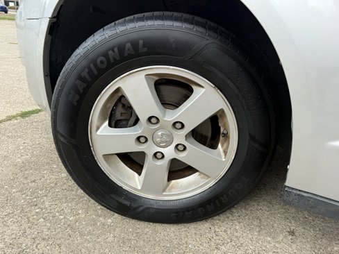 Used 2010 Dodge Grand Caravan SE image 27