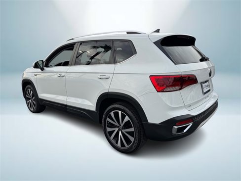 Used 2022 Volkswagen Taos SE image 4