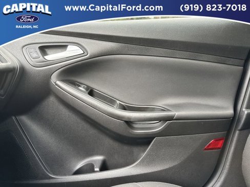 Certified 2018 Ford Focus SE image 27