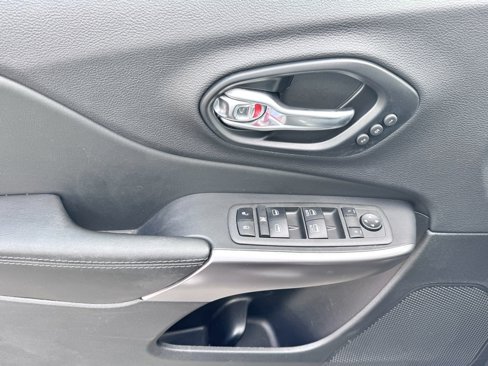 Certified 2022 Jeep Cherokee Limited w/ Mopar Interior Package image 9
