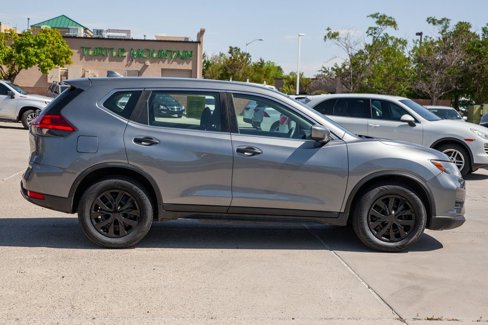 Used 2017 Nissan Rogue S image 4