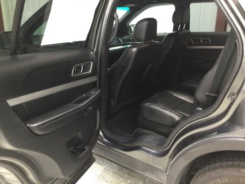 Used 2017 Ford Explorer XLT w/ Equipment Group 202A image 10