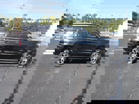 Used 2017 GMC Yukon Denali image 2