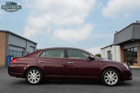 Used 2009 Toyota Avalon Limited image 2