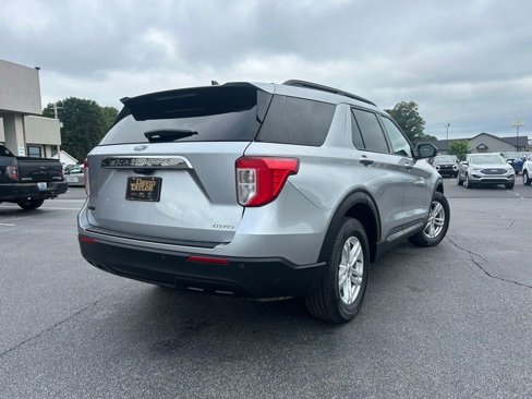 Used 2022 Ford Explorer XLT image 4