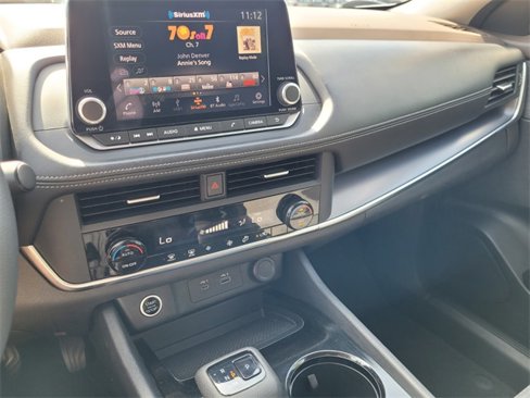 Used 2023 Nissan Rogue SV image 19