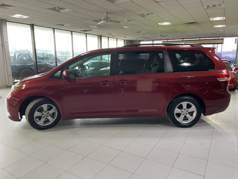 Used 2012 Toyota Sienna LE image 4