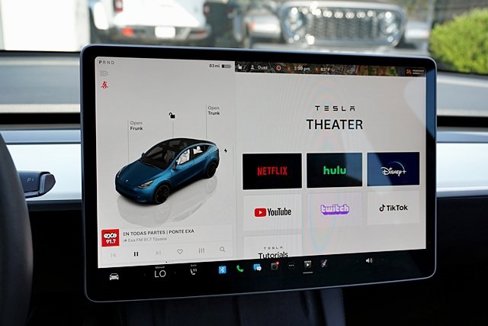 Used 2022 Tesla Model Y Performance image 30