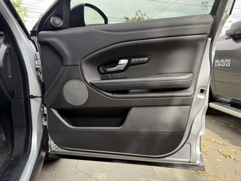 Used 2018 Land Rover Range Rover Evoque SE image 24