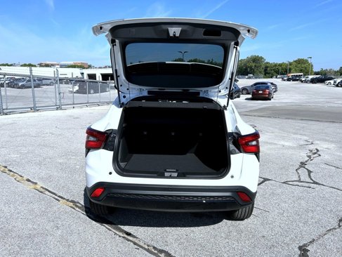 New 2025 Chevrolet Trax RS w/ Driver Confidence Package image 21
