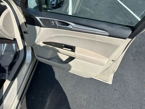 Used 2017 Ford Fusion SE image 20