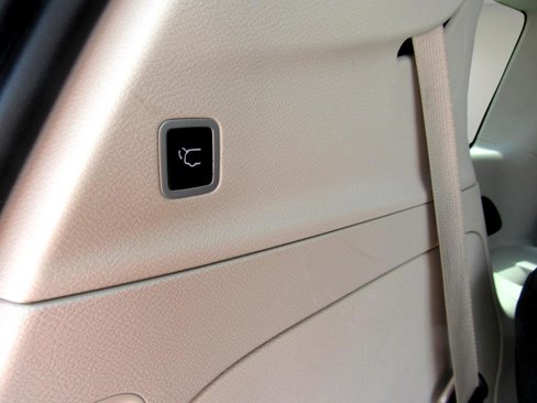 Used 2022 Chrysler Voyager LX image 35