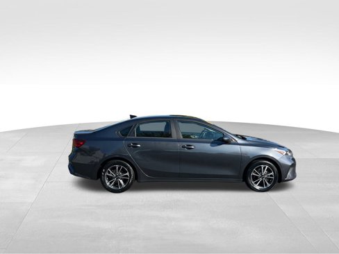 Used 2023 Kia Forte LXS image 8