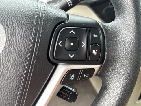 Used 2018 Toyota Sienna LE image 12