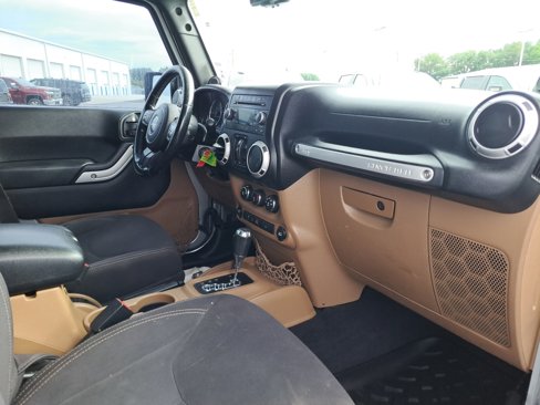 Used 2014 Jeep Wrangler Unlimited Rubicon w/ Max Tow Package image 28