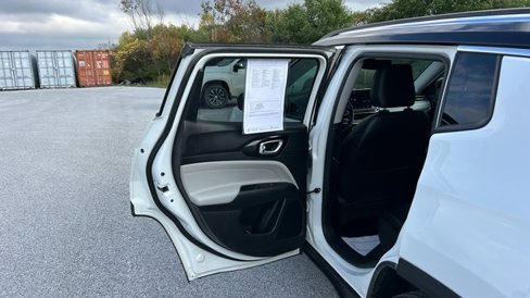 Used 2022 Jeep Compass Limited image 30