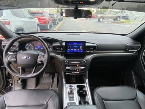 Used 2020 Ford Explorer XLT w/ Equipment Group 202A image 15
