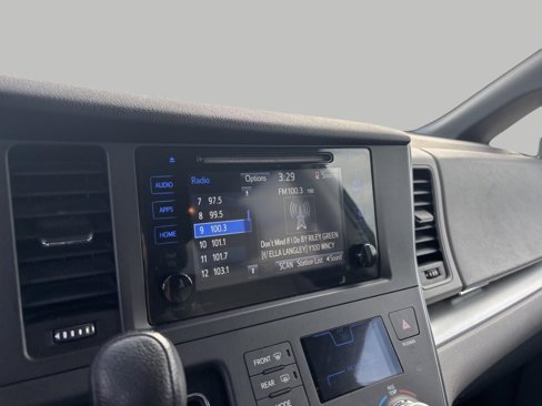 Used 2015 Toyota Sienna LE image 19