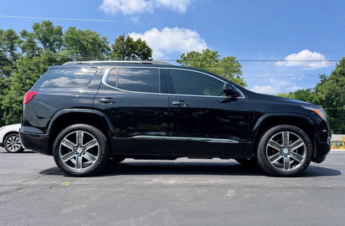 Used 2017 GMC Acadia Denali w/ Technology Package image 1