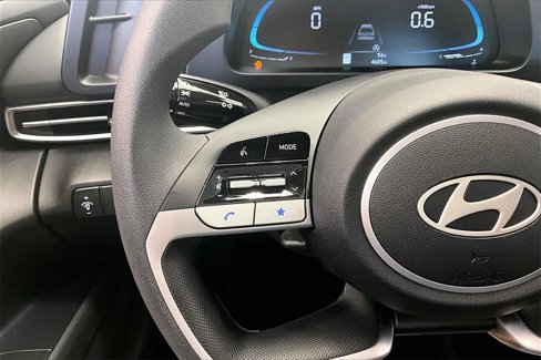 Certified 2025 Hyundai Elantra SE image 20