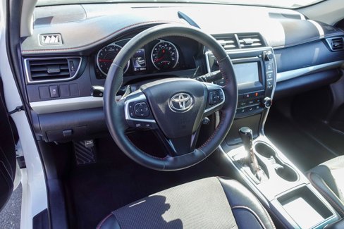 Used 2017 Toyota Camry SE image 9