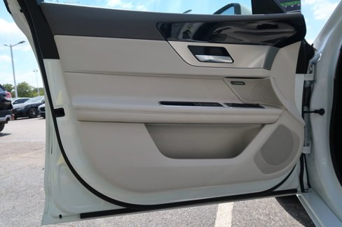 Used 2017 Jaguar XF Prestige image 48