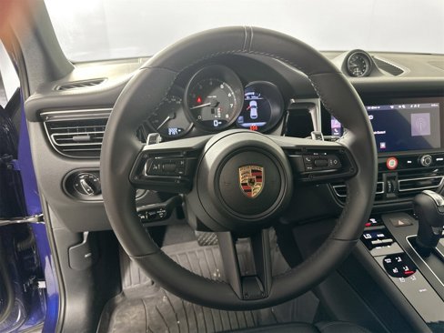 Certified 2025 Porsche Macan image 20