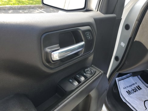Used 2020 Chevrolet Silverado 1500 Custom w/ Custom Value Package image 9