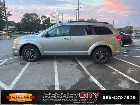 Used 2018 Dodge Journey SE w/ Blacktop Package image 4