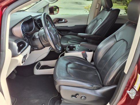 Used 2018 Chrysler Pacifica Touring-L Plus image 22