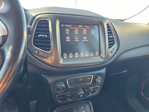 Used 2020 Jeep Compass Trailhawk image 20
