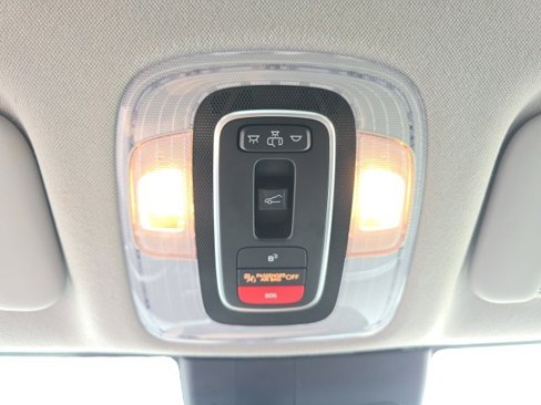 Used 2024 Hyundai Elantra Limited image 25