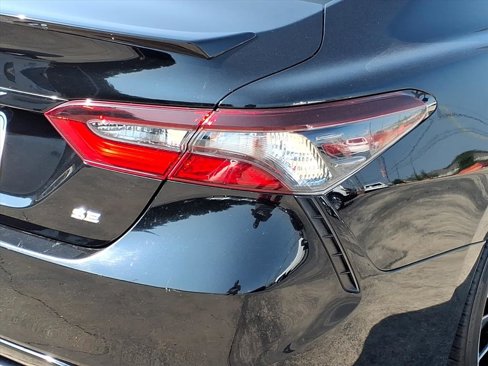 Used 2021 Toyota Camry SE image 12