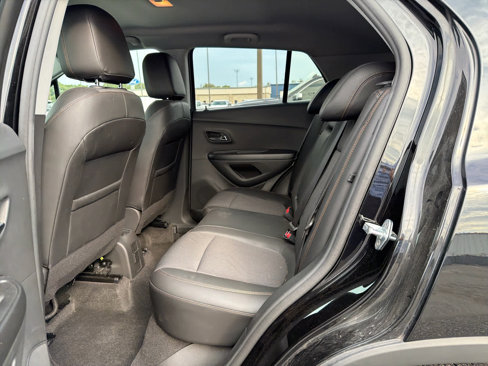 Used 2022 Chevrolet Trax LT w/ Midnight Edition image 8