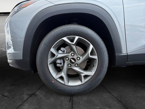 New 2025 Chevrolet Trax LT w/ Driver Confidence Package image 14