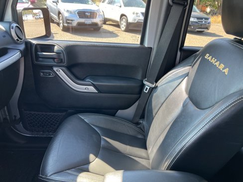 Used 2015 Jeep Wrangler Unlimited Sahara w/ Connectivity Group image 7