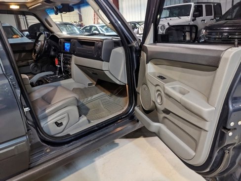 Used 2007 Jeep Commander Sport image 28