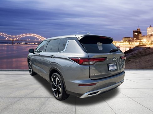 Used 2024 Mitsubishi Outlander SE image 3