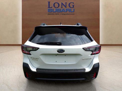 Used 2020 Subaru Outback Premium image 5