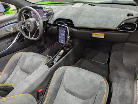 Used 2025 McLaren Artura Spider image 21