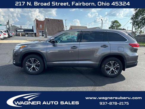 Used 2018 Toyota Highlander LE image 4