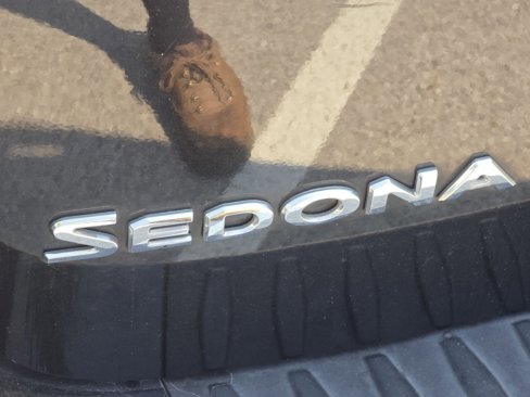 Used 2020 Kia Sedona LX image 8