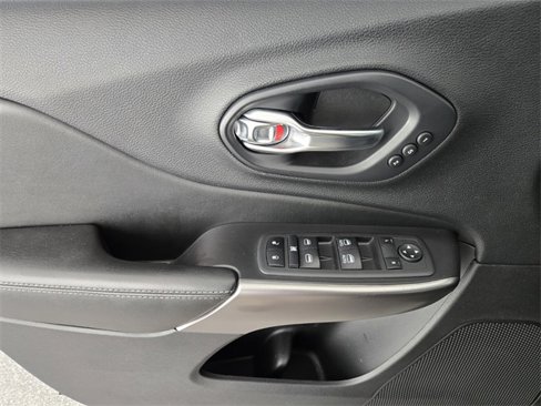Used 2020 Jeep Cherokee Limited image 20